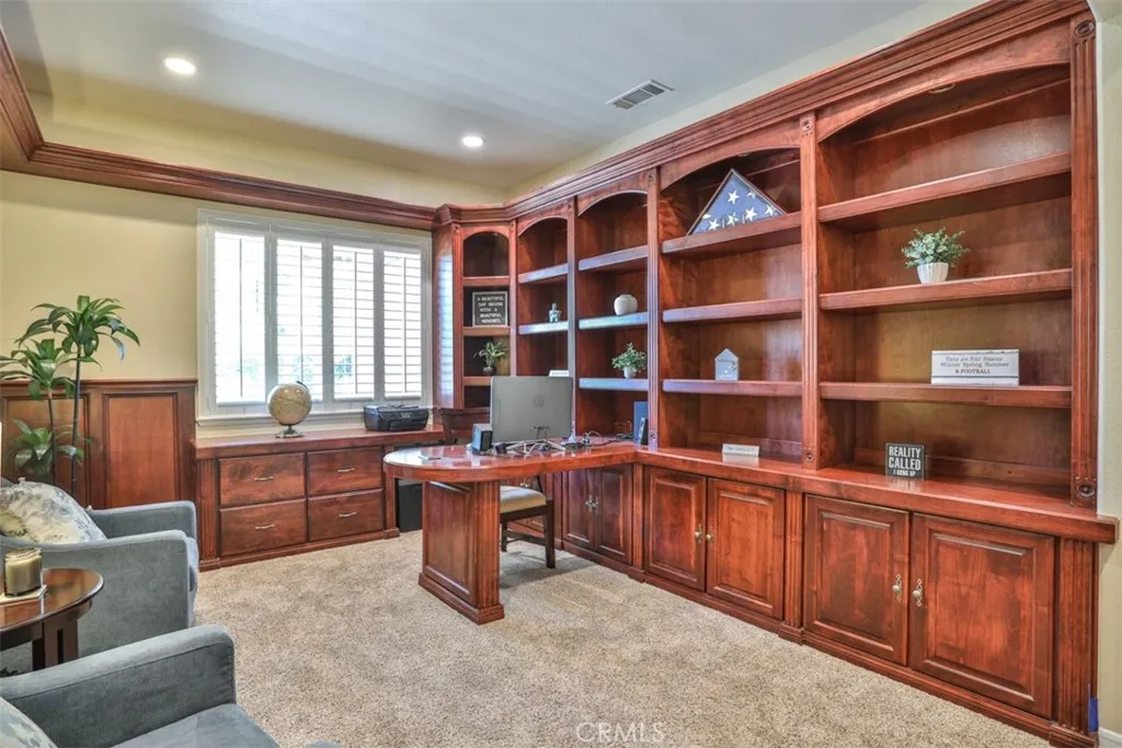 Built-in bookshelves, storage, desk