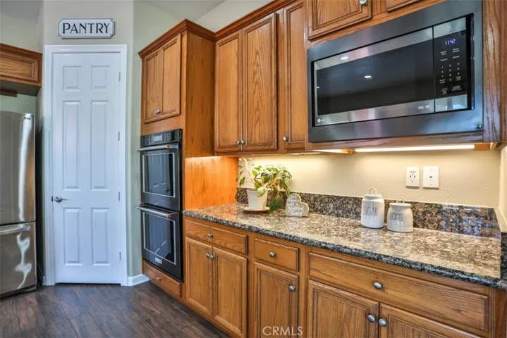 Kitchen, double ovens