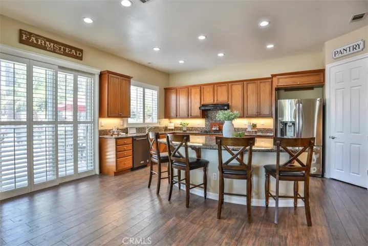 Kitchen, recessed lighting