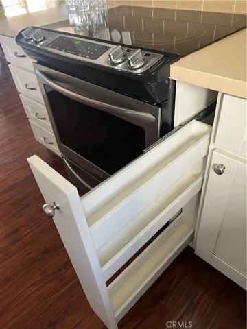 There are two handy pull-outs to store all your spices.
