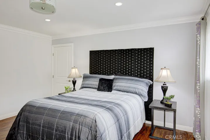 This photo shows the door to the walk in closet to the left of the bed.  The bed shown in this photo is a queen size.  The room would easily accommodate a king size bed.