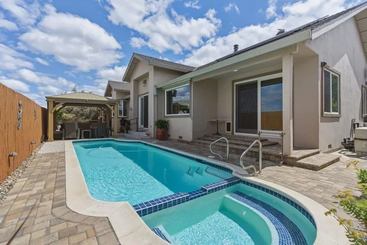 1150 Sonnys Way, Hollister, California 95023