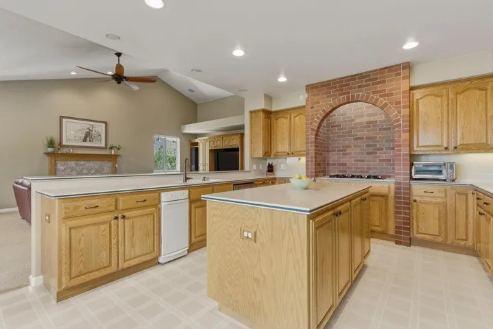 1150 Sonnys Way, Hollister, California 95023