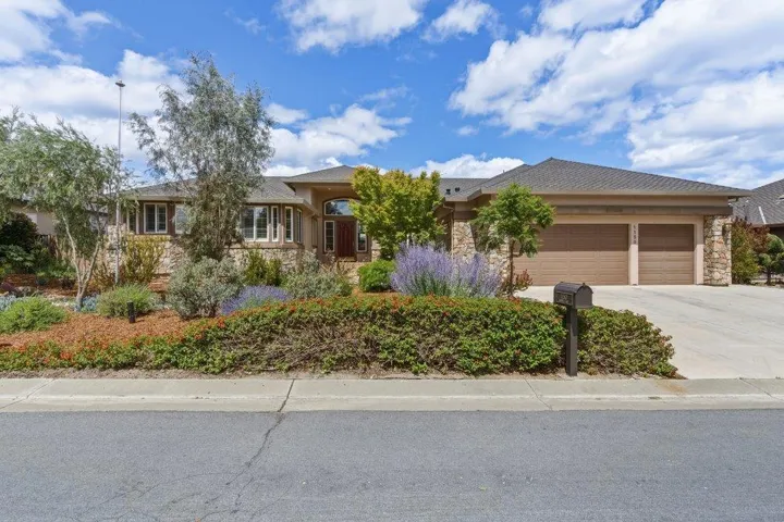 1150 Sonnys Way, Hollister, California 95023
