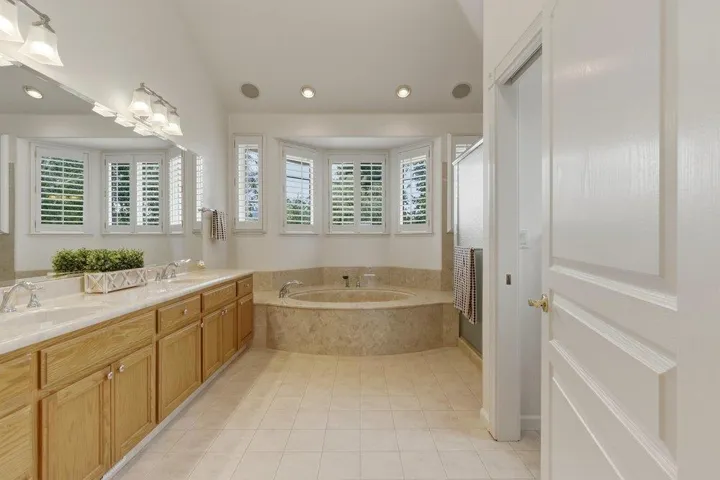 1150 Sonnys Way, Hollister, California 95023