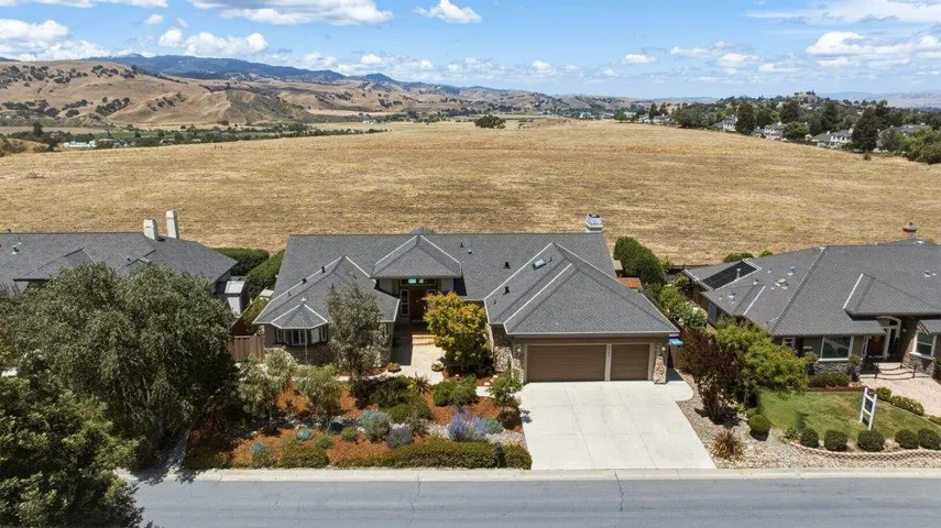 1150 Sonnys Way, Hollister, California 95023