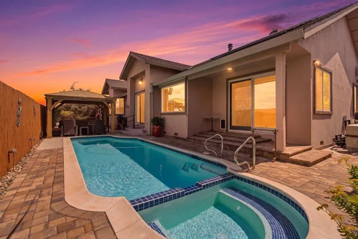 1150 Sonnys Way, Hollister, California 95023