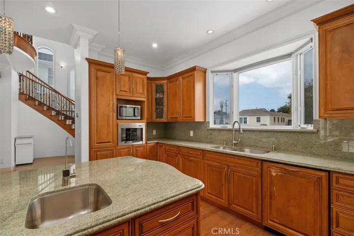 7822 Truxton, Los Angeles, California 90045