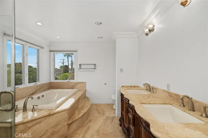 7822 Truxton, Los Angeles, California 90045