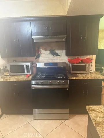 Kitchen, Gas Range
