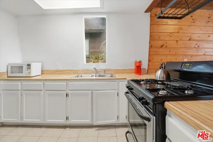27071 Overlook Lane, Lake Arrowhead, California 92352