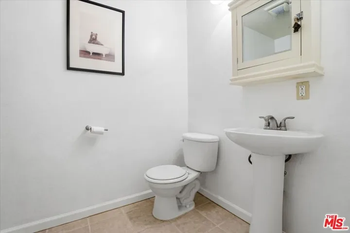 27071 Overlook Lane, Lake Arrowhead, California 92352