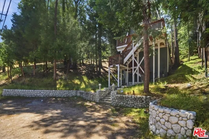 27071 Overlook Lane, Lake Arrowhead, California 92352