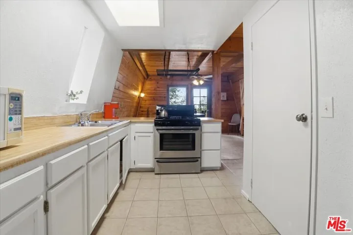 27071 Overlook Lane, Lake Arrowhead, California 92352