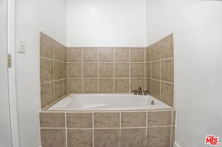 27071 Overlook Lane, Lake Arrowhead, California 92352
