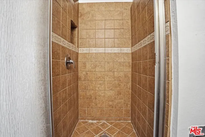 27071 Overlook Lane, Lake Arrowhead, California 92352