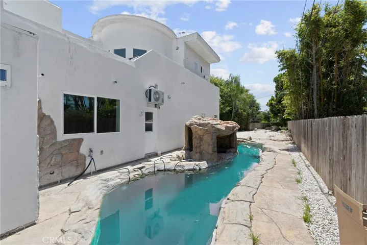 1580 San Bernardino, Costa Mesa, California 92627