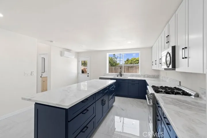 1580 San Bernardino, Costa Mesa, California 92627