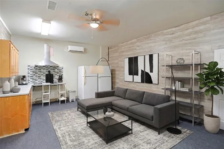 Garage Space => Den