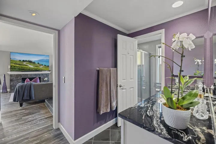 25-web-or-mls-7895 Shell Circle_HB_Large