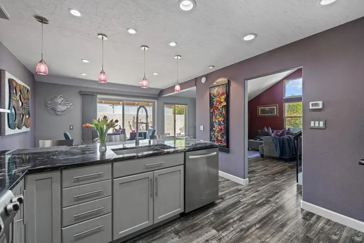 20-web-or-mls-7895 Shell Circle_HB_Large