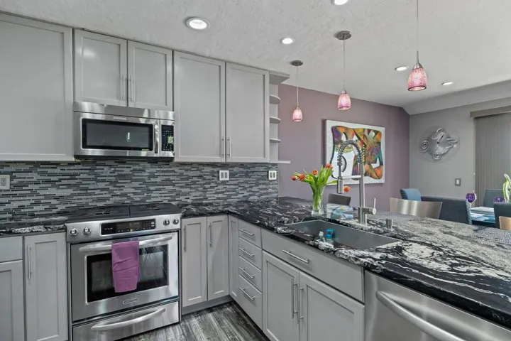 19-web-or-mls-7895 Shell Circle_HB_Large