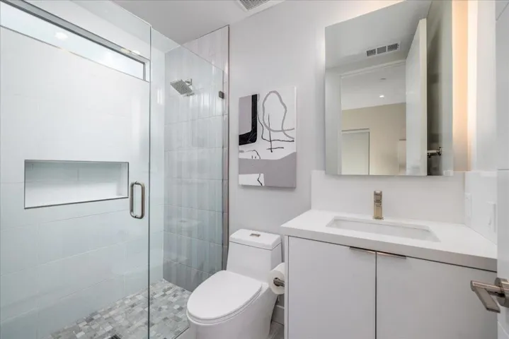 28-Guest Bathroom