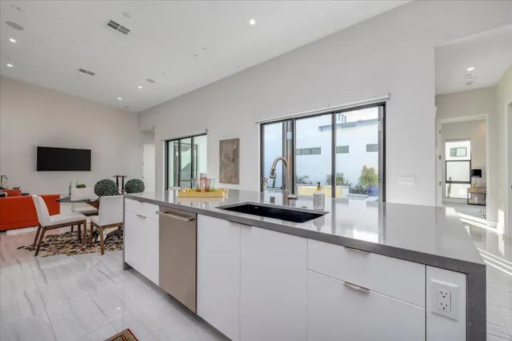 16-Kitchen