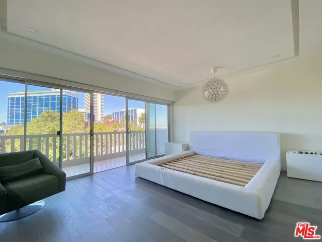 Spectacular Bedroom