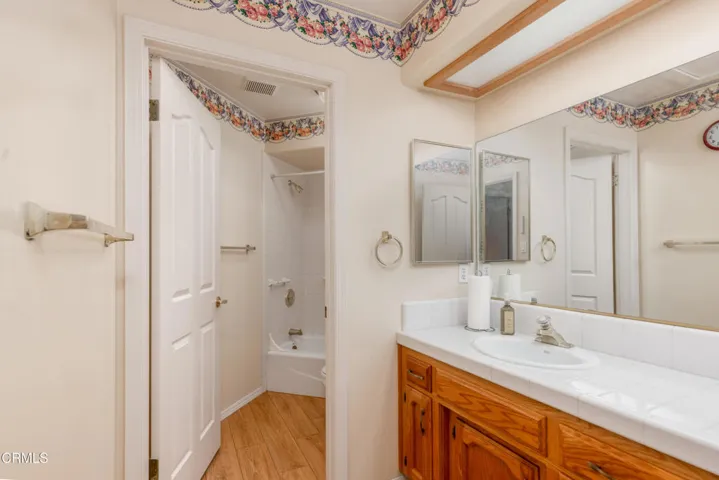 32_master_bathroom_3