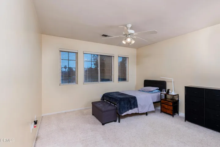 27_master_bedroom_4
