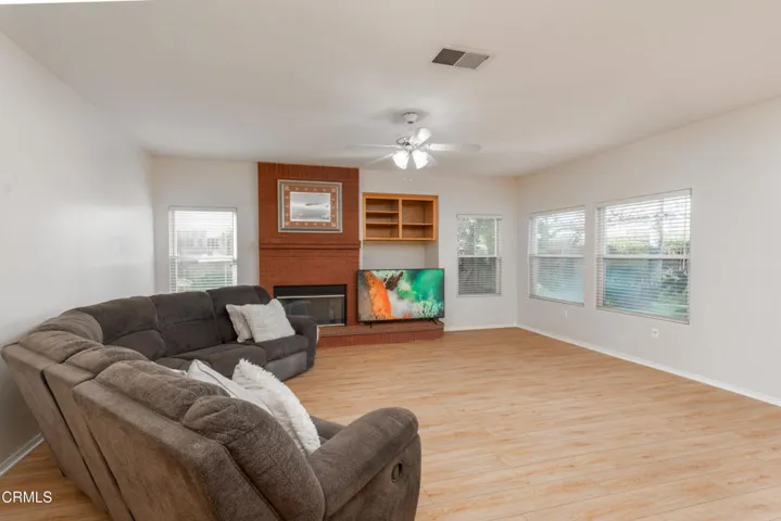 14_living_room_7