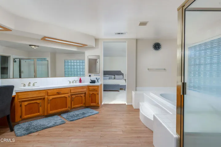 31_master_bathroom_2