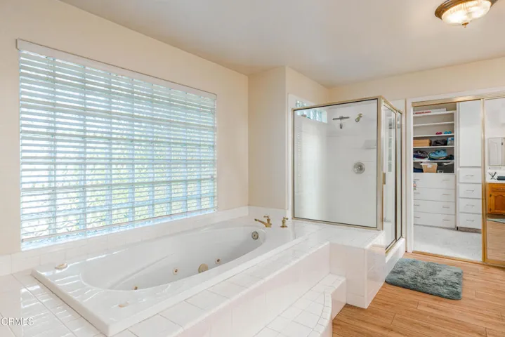 30_master_bathroom_1