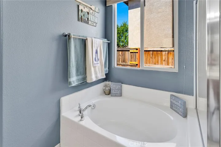 soaking tub