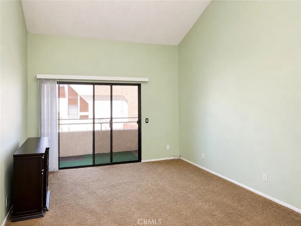 27236 Luther Drive 702, Canyon Country, California 91351 — photo 5
