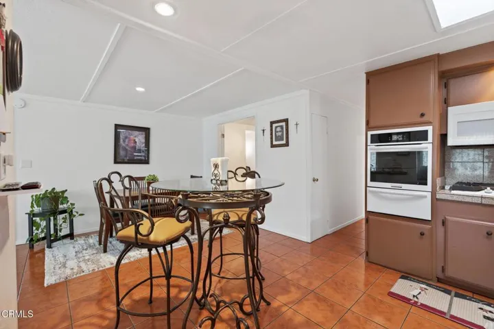 20-web-or-mls-023_Upmarketmedia_720San#5