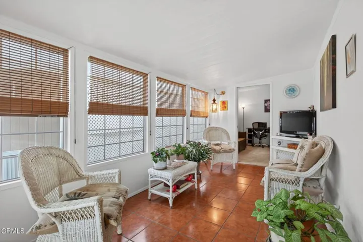 10-web-or-mls-012_Upmarketmedia_720San#5