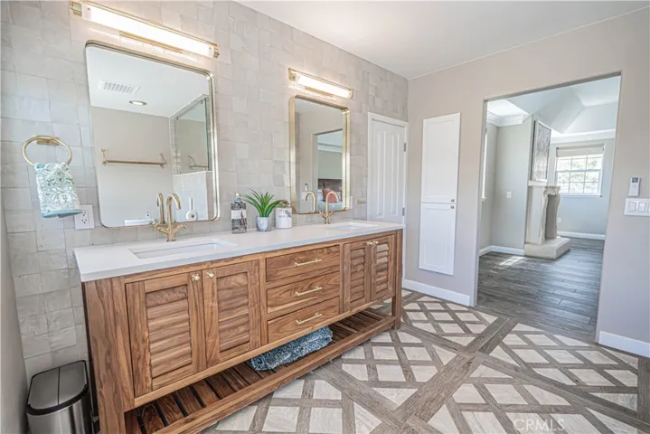 9248 Hierba, Agua Dulce, California 91390