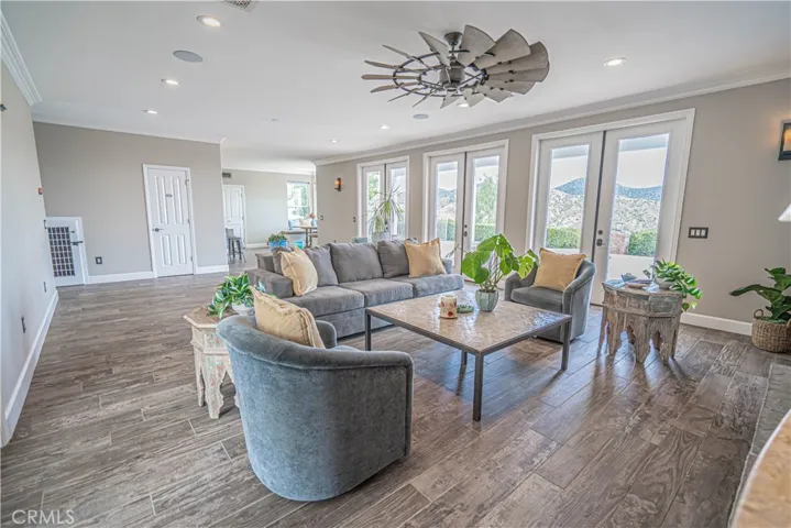 9248 Hierba, Agua Dulce, California 91390