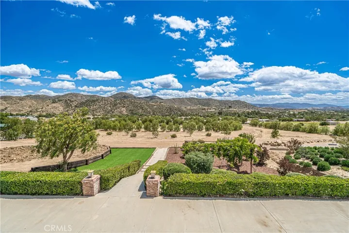 9248 Hierba, Agua Dulce, California 91390