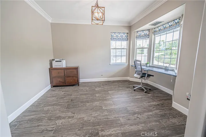 Lower level office/dining/5th BR