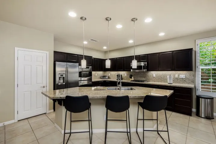32-web-or-mls-JMGolden_OPMG_0526_032