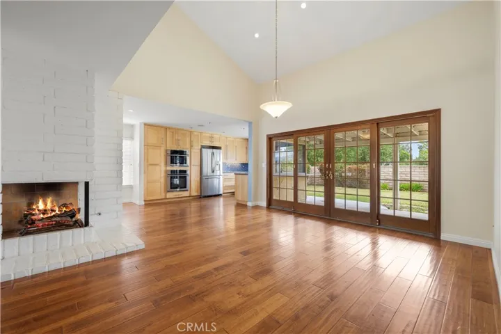 Formal dinning area OR family room - your choice