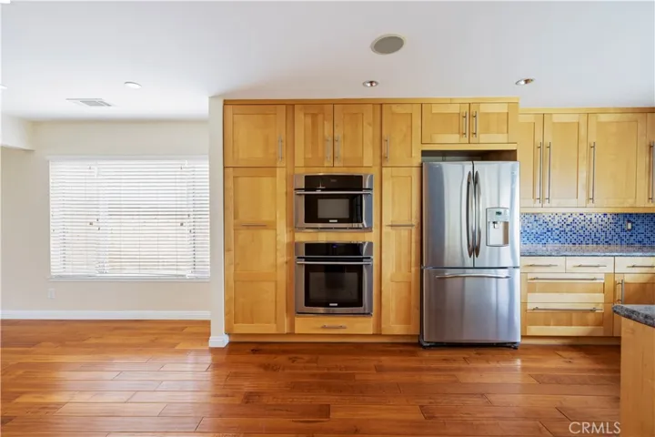 Contempory Kitchen - soft close cabinets and pull out pantry