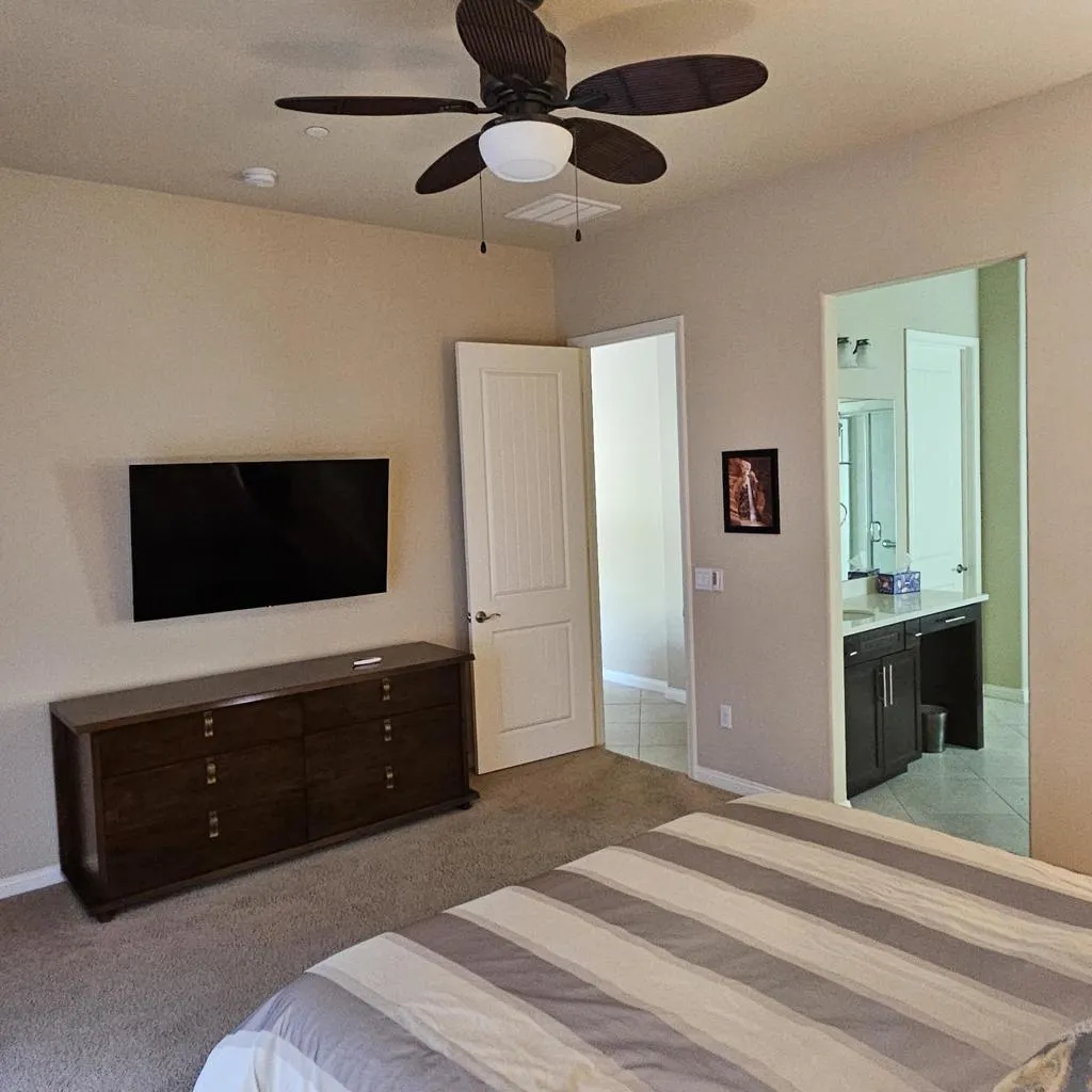 Master Bedroom 2 (002)
