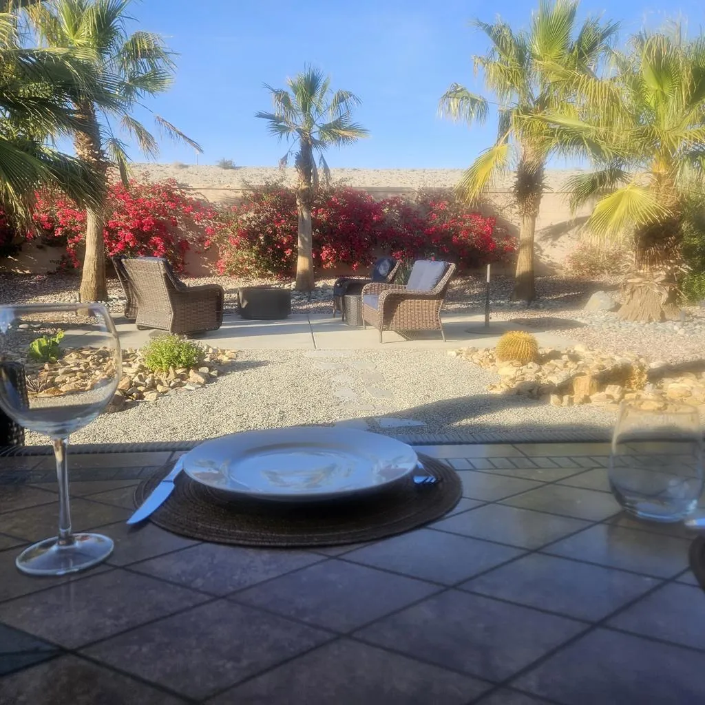 Outdoor Dining 3 (002)