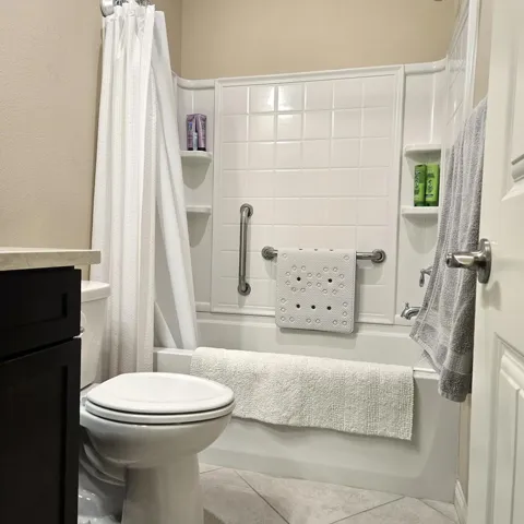 2nd Bathroom (002)
