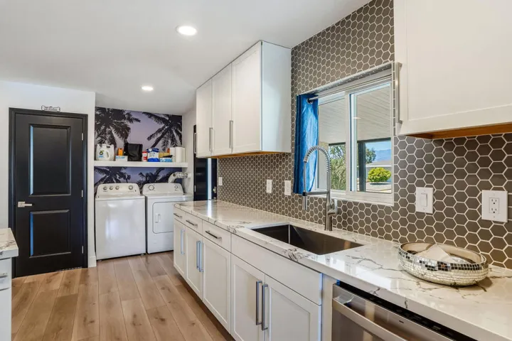 73561BroadmoorDr-11
