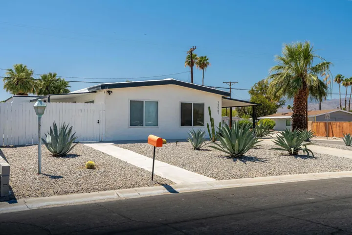 73561BroadmoorDr-2